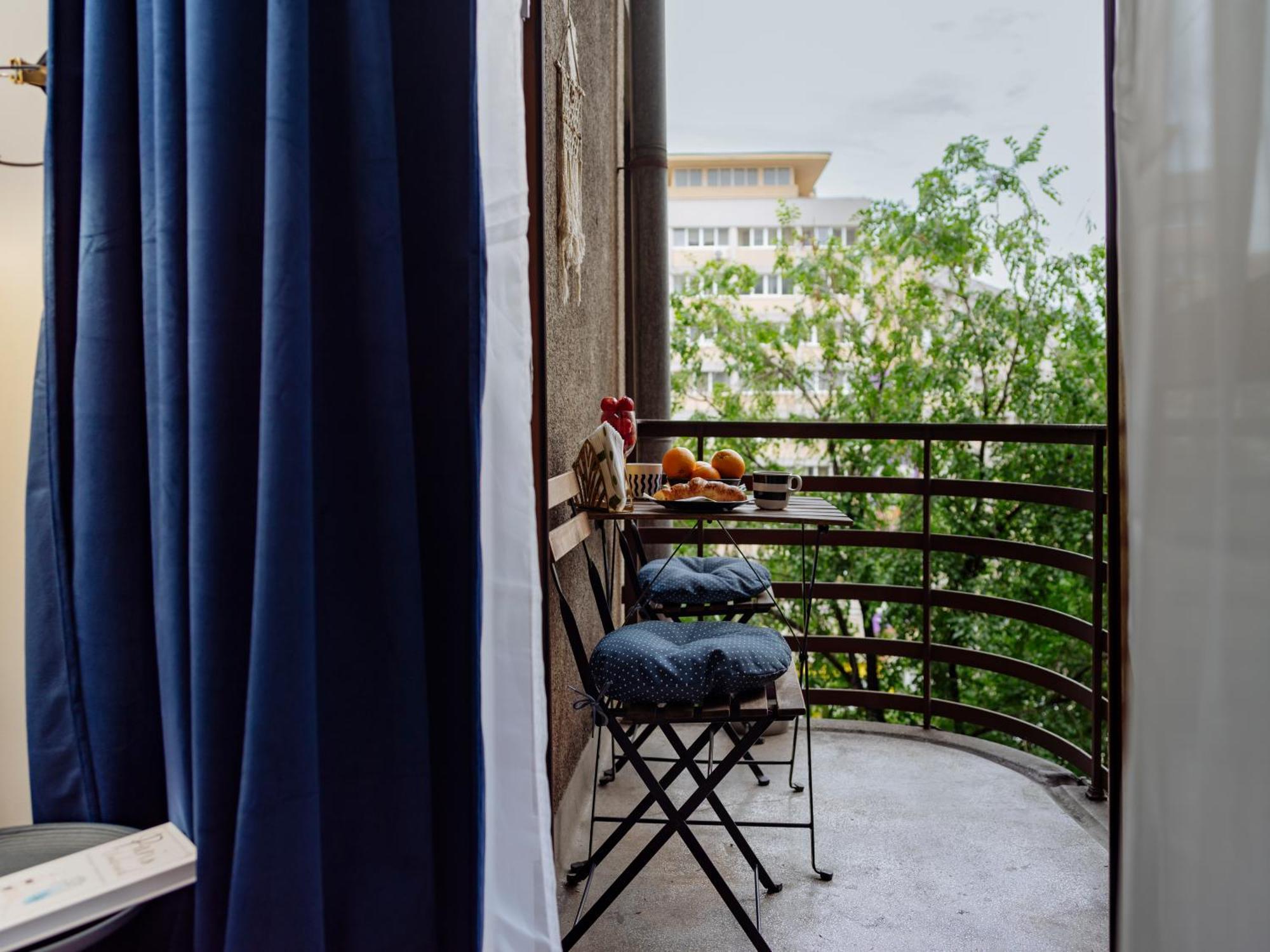 Petite Maison Sur Le Boulevard Bucarest Exterior foto
