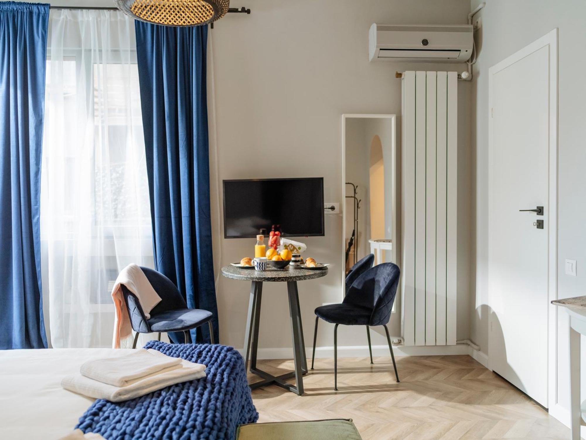 Petite Maison Sur Le Boulevard Bucarest Exterior foto